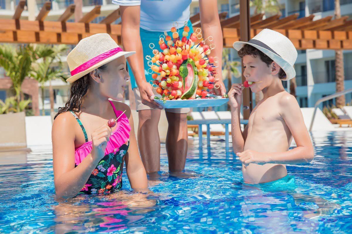 Servicio de niñera en Krystal Grand Nuevo Vallarta para vacaciones familiares.